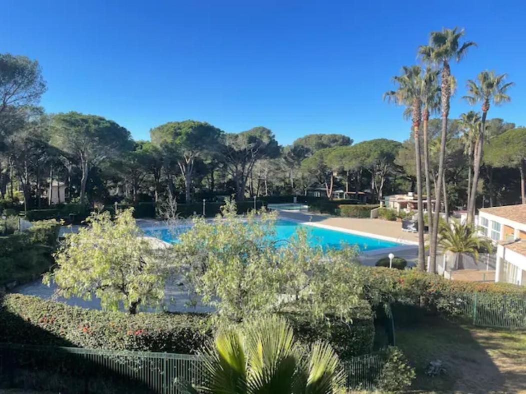 Bel Appartement Vue Sur Piscine 1 Chambre Fermee Et 1 Espace Cabine Saint-Raphaël Exterior foto