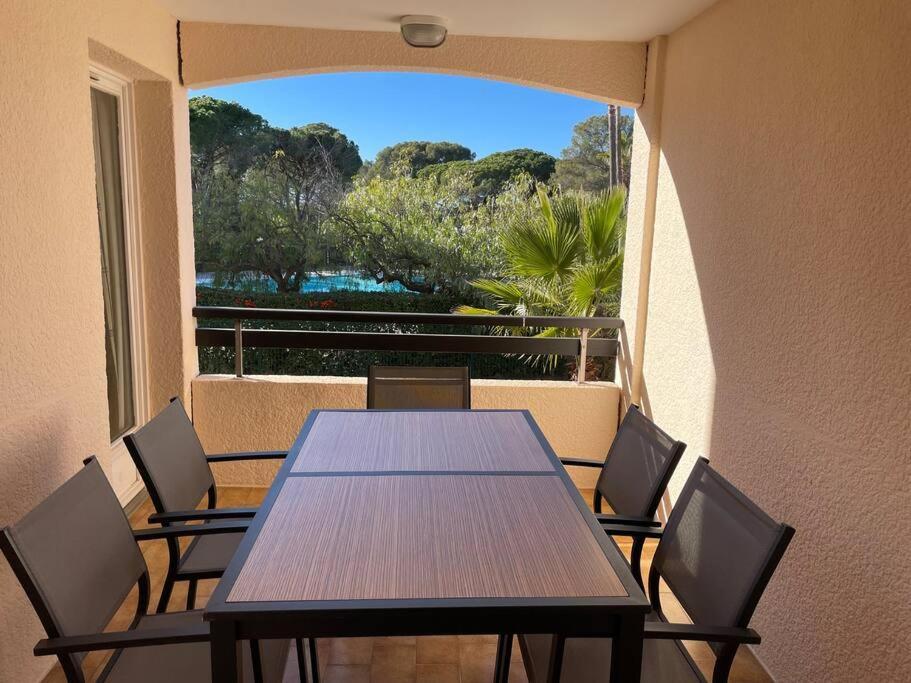 Bel Appartement Vue Sur Piscine 1 Chambre Fermee Et 1 Espace Cabine Saint-Raphaël Exterior foto