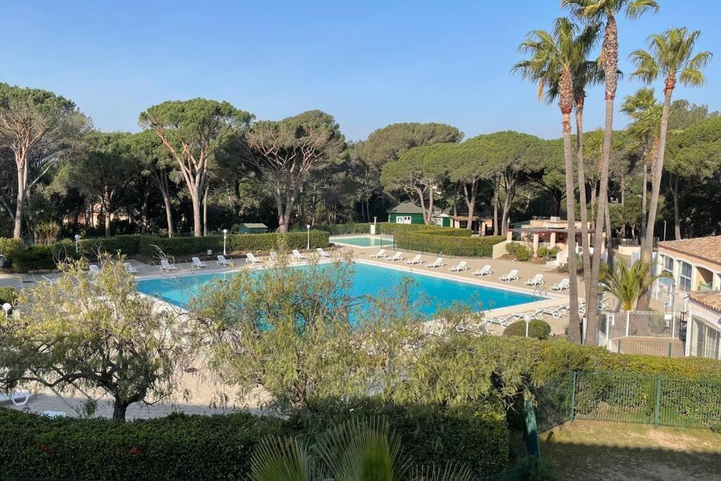 Bel Appartement Vue Sur Piscine 1 Chambre Fermee Et 1 Espace Cabine Saint-Raphaël Exterior foto