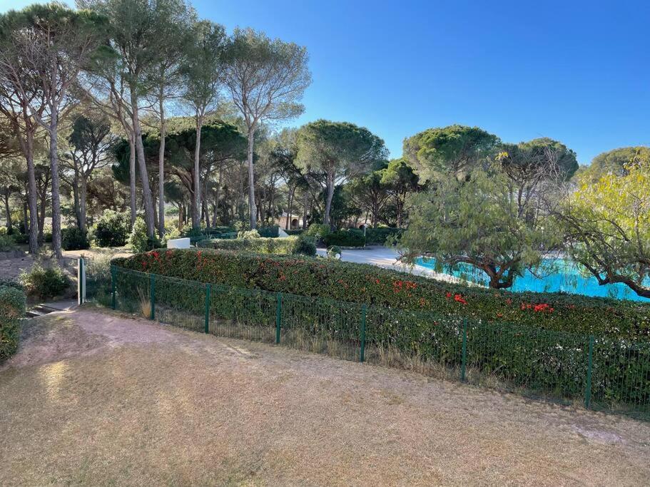 Bel Appartement Vue Sur Piscine 1 Chambre Fermee Et 1 Espace Cabine Saint-Raphaël Exterior foto